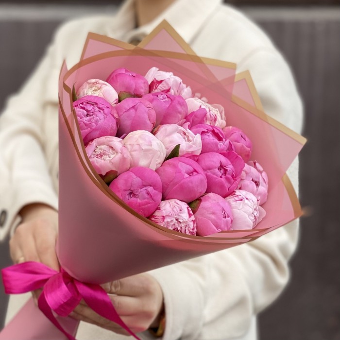 Розовый микс из 19 пионов